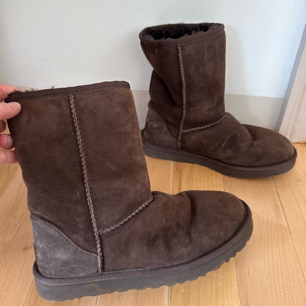 UGG Classic short boots in chocolate brown, women's size 7 - Picture 3 of 10